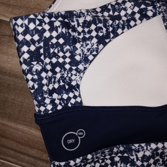 🆕Puma | Culture Surf Crop Sports Bra Womens Size Medium - Picture 8 of 13